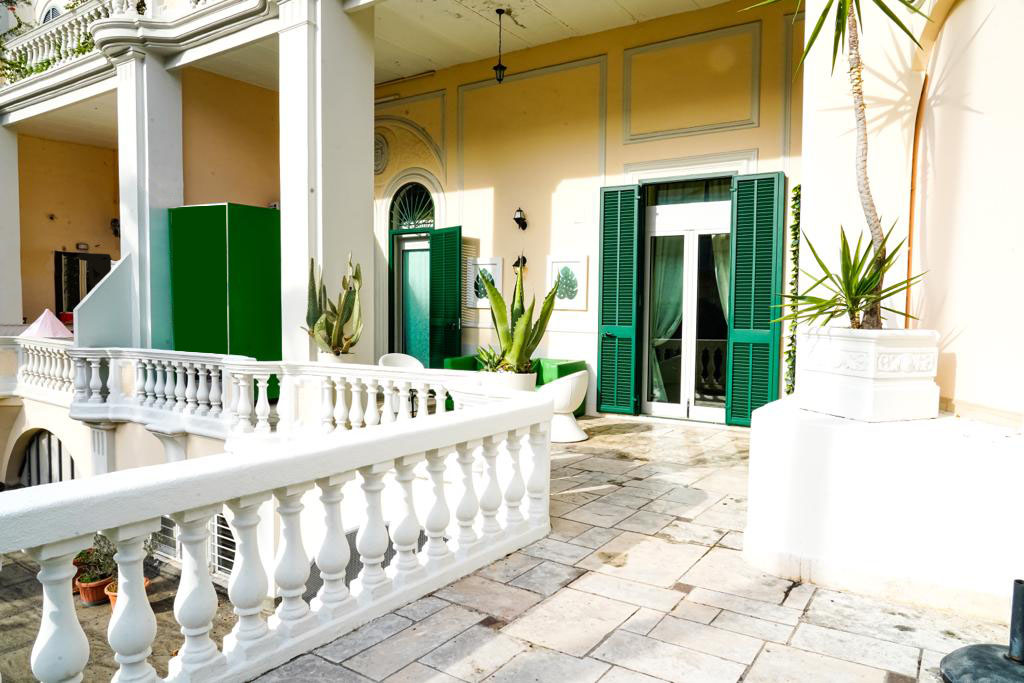 Balcone attrezzato con vista sul giardino